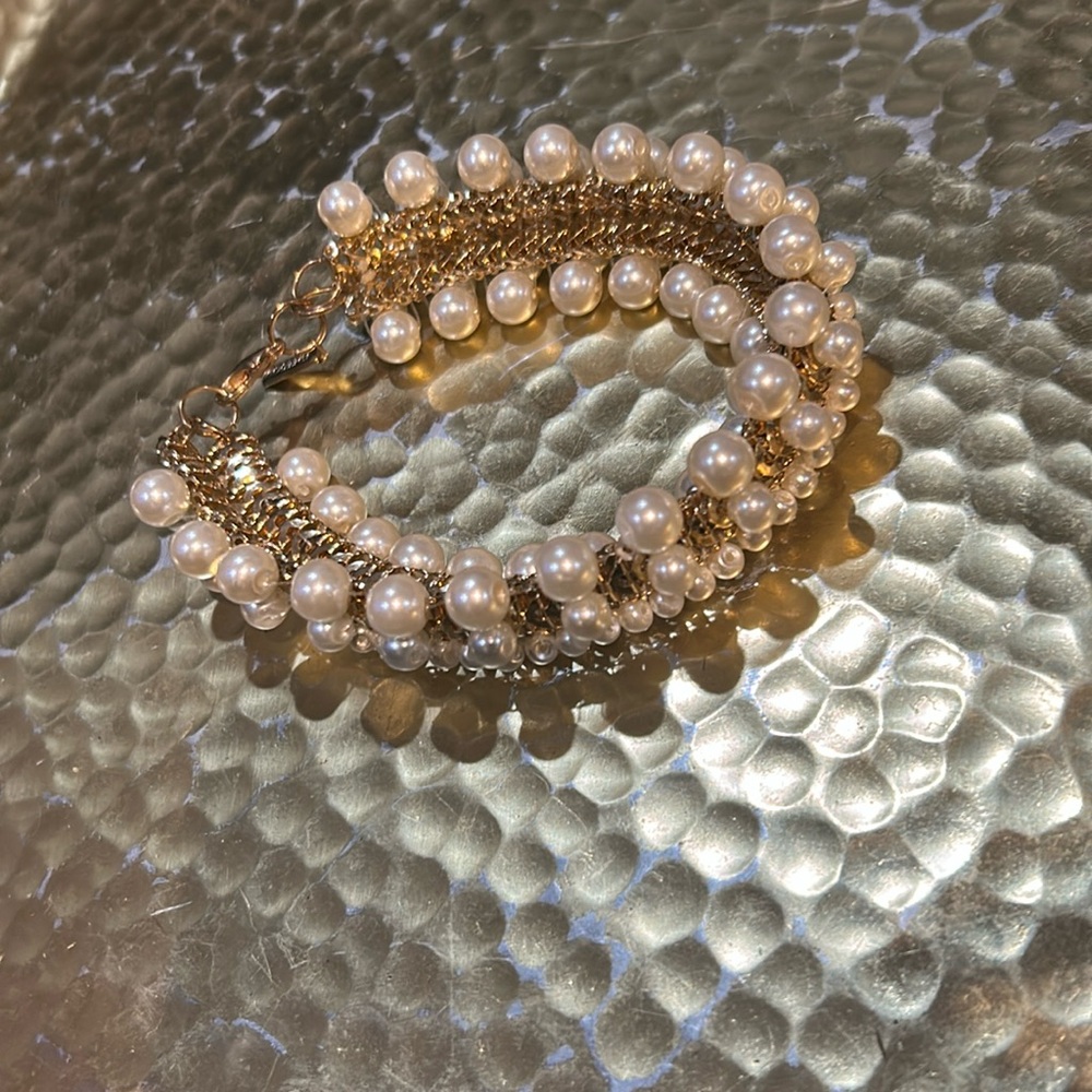 Freedom‎ Gold tone Elegant Pearl Beaded bracelet